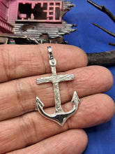 Load image into Gallery viewer, Sterling Silver Wood Design Cross Anchor Pendant