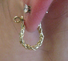Load image into Gallery viewer, 14k Gold Single Rope Twisted Pirate Shackle Earring Hoop