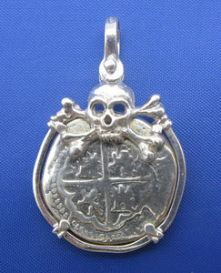 '2 Reale' Pirate Treasure Doubloon Replica with Skull Bezel