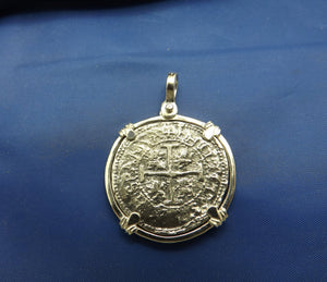 Shipwreck "4 Reale" Treasure Coin Reproduction Doubloon Pirate Coin Unique Piece of 8 Pendant