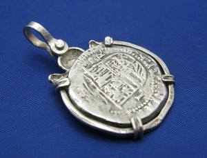 '2 Reale' Pirate Treasure Doubloon Replica with Skull Bezel